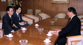 Chinese envoy says nat'l sentiments key in tackling shrine row